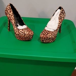 Jessica Simpson platform pumps